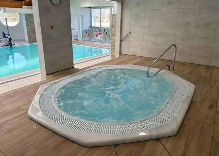 Mobile - 3 Beds - Family Pools